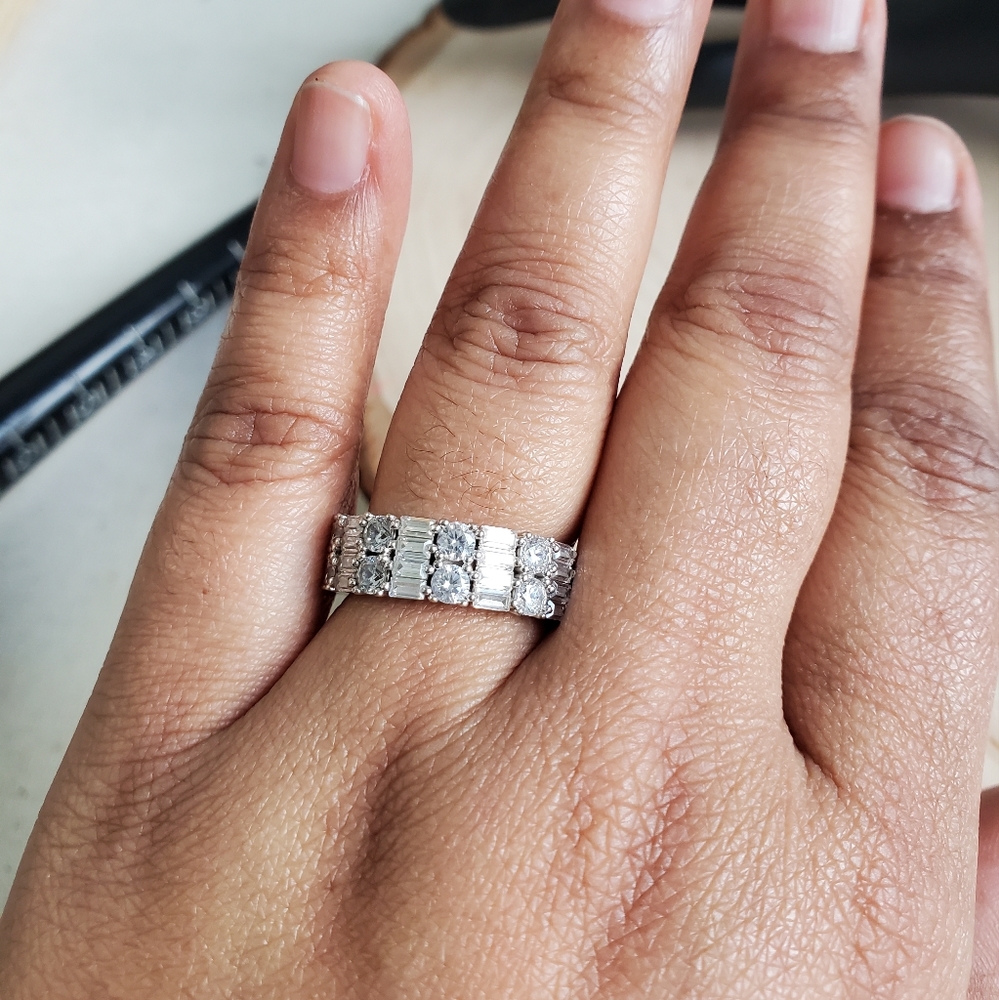 Sterling Silver 925 Diamond Simulants Ring – Elegance Redefined